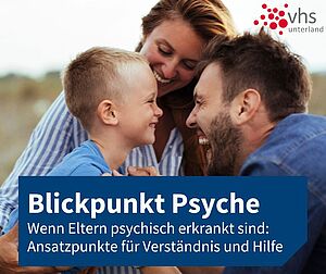 Lachende Familie bestehend aus Mutter, Vater und Kind.