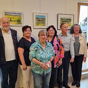 Gruppe Menschen bei der Ausstellung "Blick auf Löwenstein"